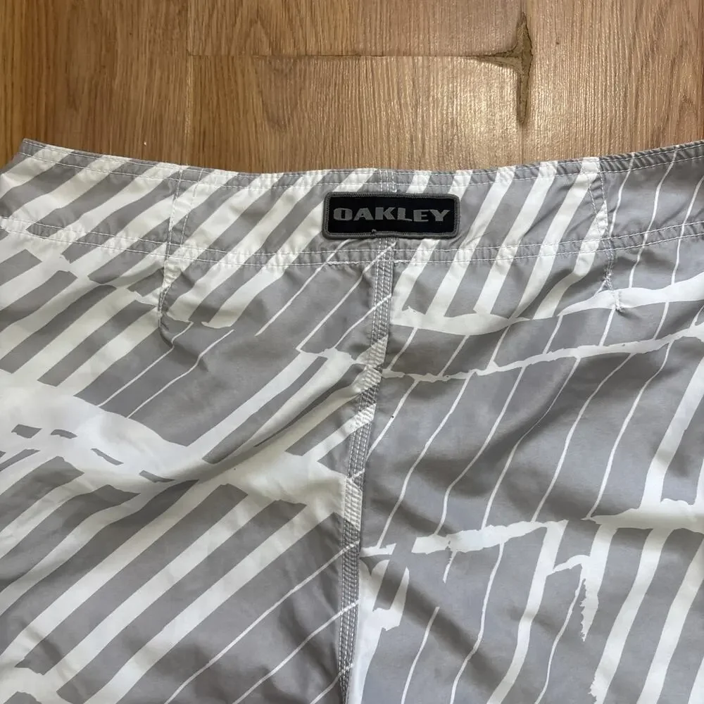 Oakley size 34
